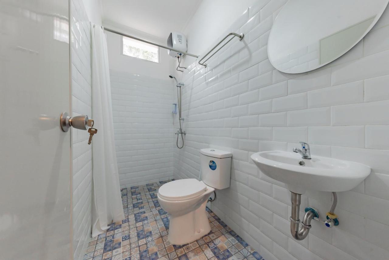 Reddoorz Plus Near Surapati Core Бандунг Номер фото